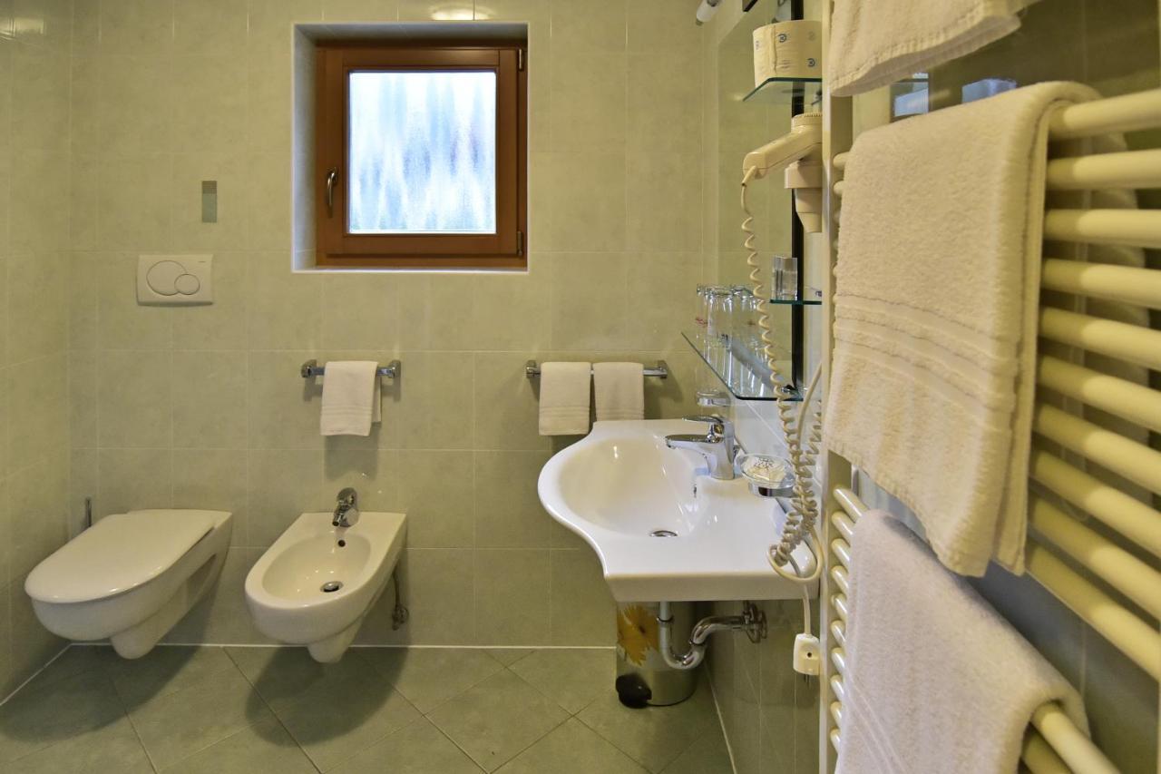 Zimmervermietung Zum Weissen Roessl Sarentino Extérieur photo